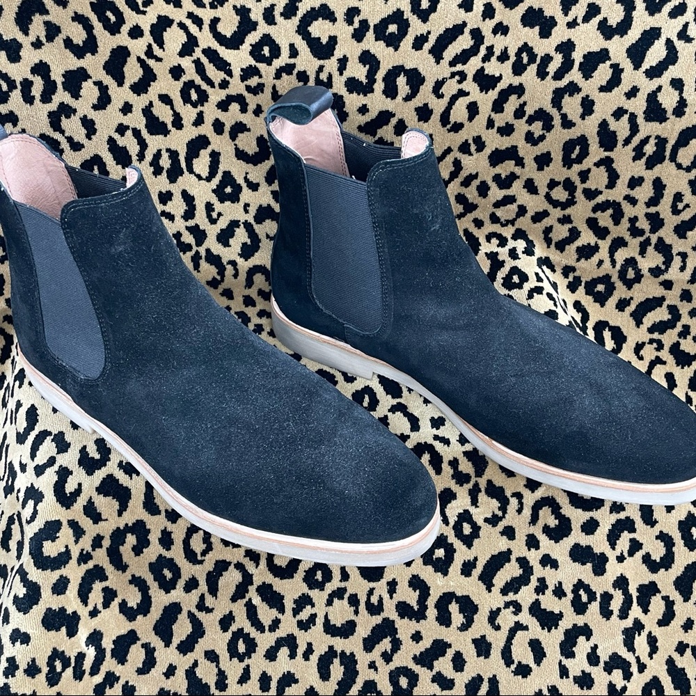 Mens Steve Madden Wilshire Chukka Boots in black suede. Size 11